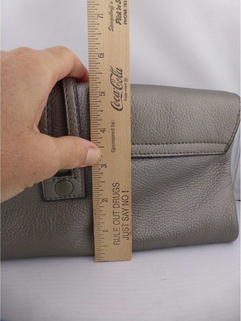 Chloé Metallic Gray Grained Leather Clutch Bag with Gold-Tone Turn Lock & DustF3 - Picture 6 of 15